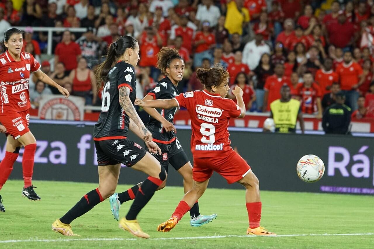 Santa Fe y América disputaron la última final de la Liga femenina / Colprensa.