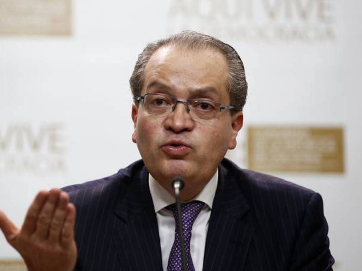 La salud de los colombianos no admite plazos: Procurador