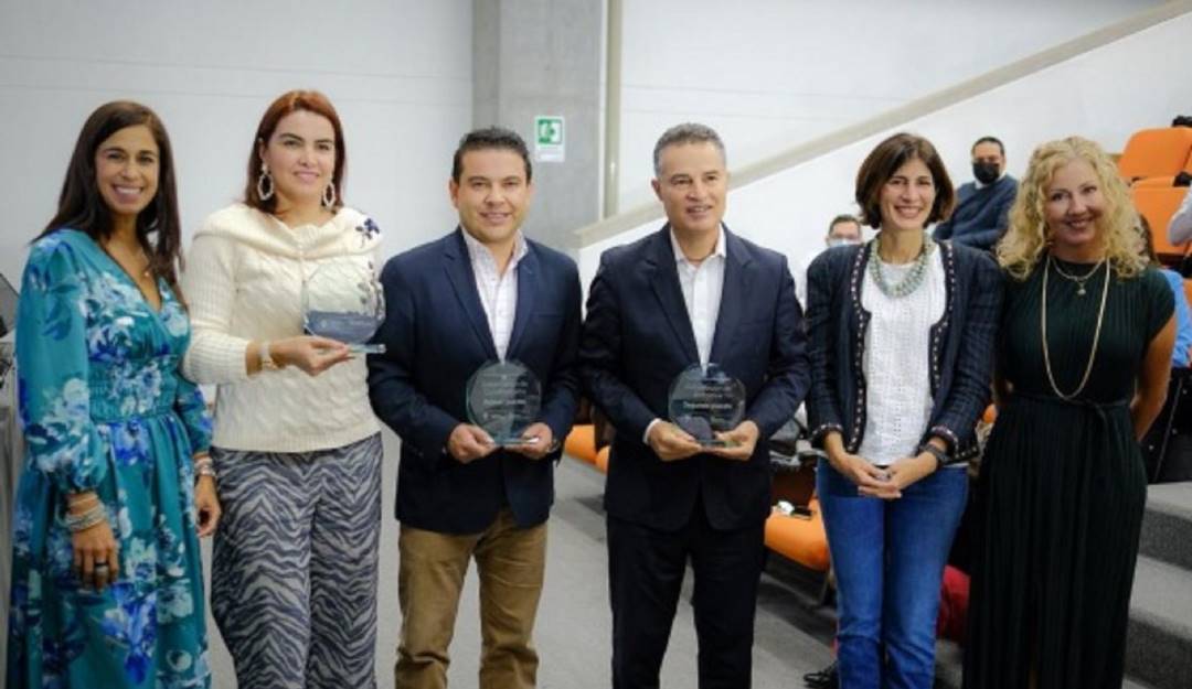 Entrega informe de desempeño departamental. Foto: Cortesía DNP. 