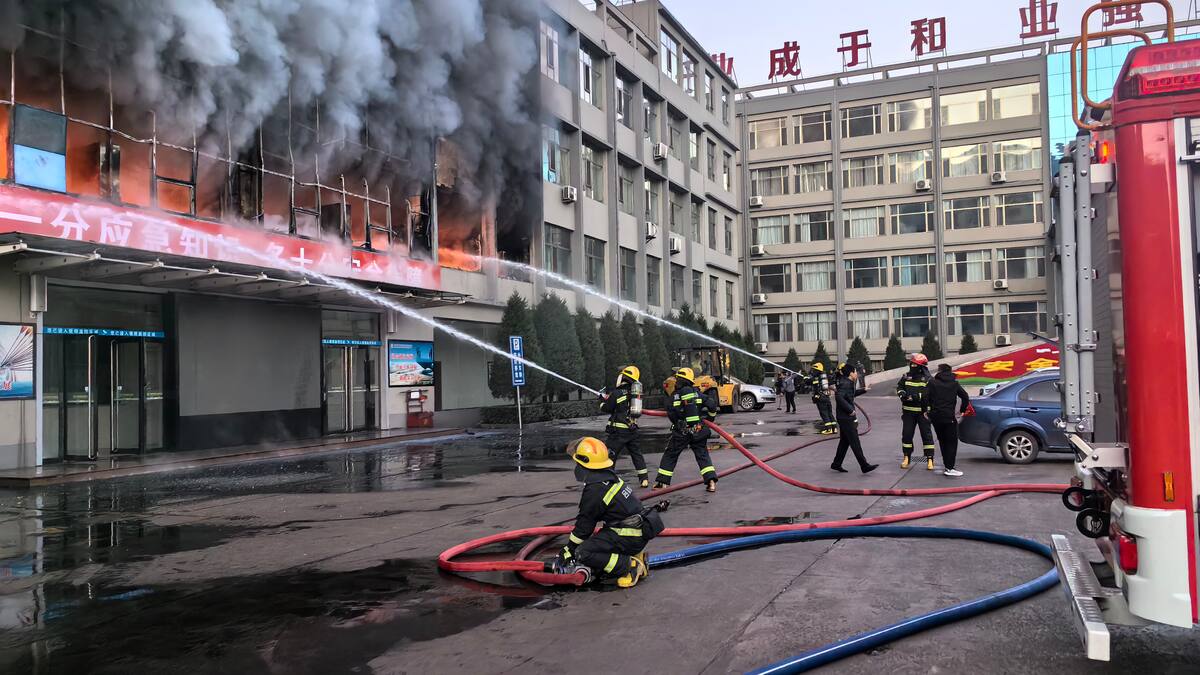 26 muertos y decenas de hospitalizados por incendio en un edificio en China