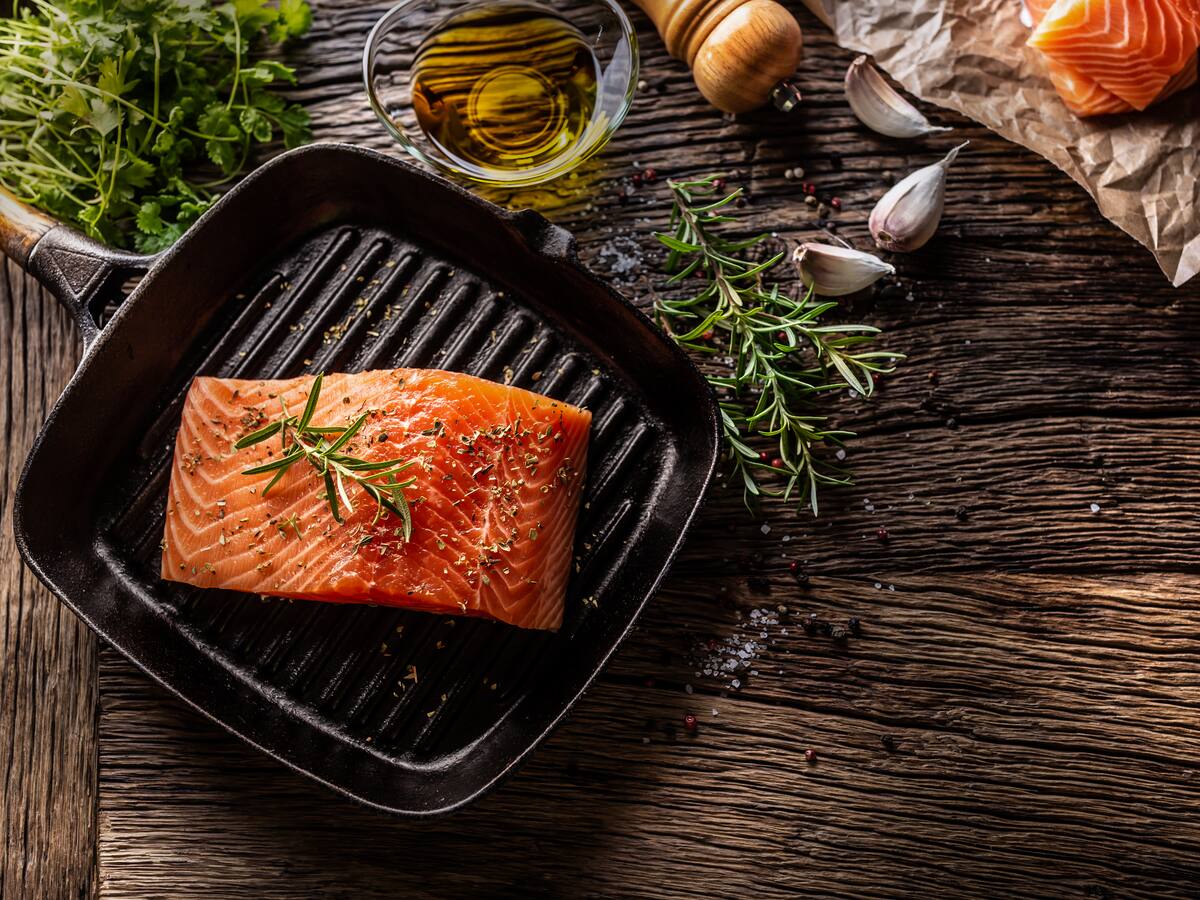 ¿Cómo cocinar el salmón para que no pierda sus propiedades?: Piel, tiempo de cocción y más