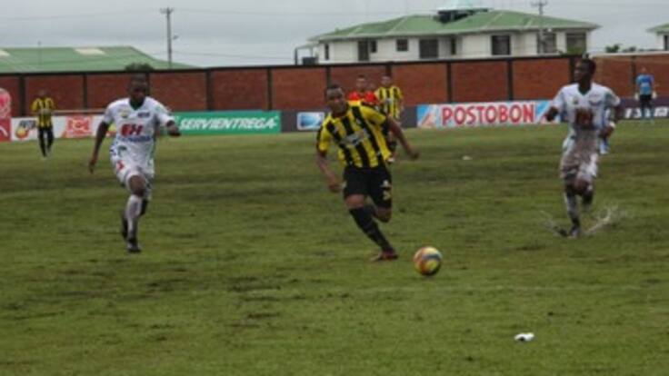 Huila derrotó 2-0 a Petrolera y se salvó de la promoción