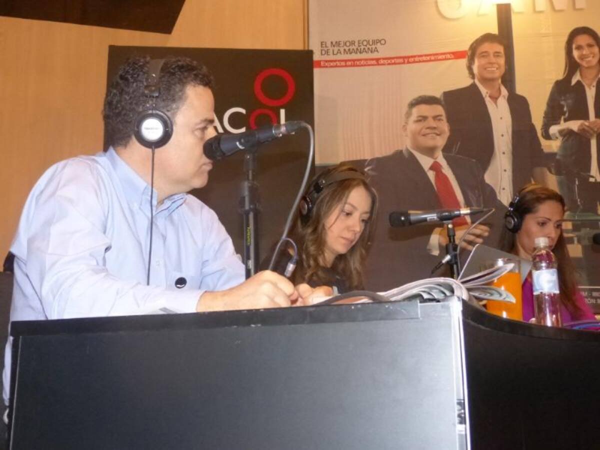 Darío Arizmendi y su equipo desde la ciudad más innovadora del mundo, mostrando lo mejor de Antioquia y sus gentes. Foto: Caracol Radio.