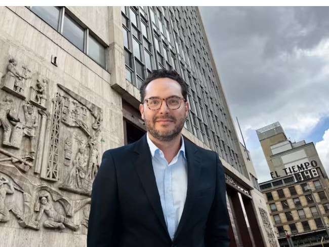 El presidente de Asofondos, Andrés Velasco, explicó en Caracol Radio cómo se toman las decisiones del Banco de la República.