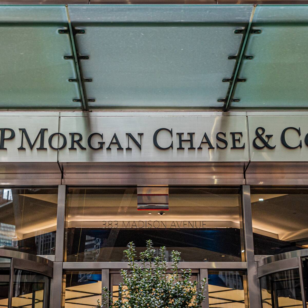 JP Morgan pide al gobierno colombiano “medidas tangibles” para estabilizar economía