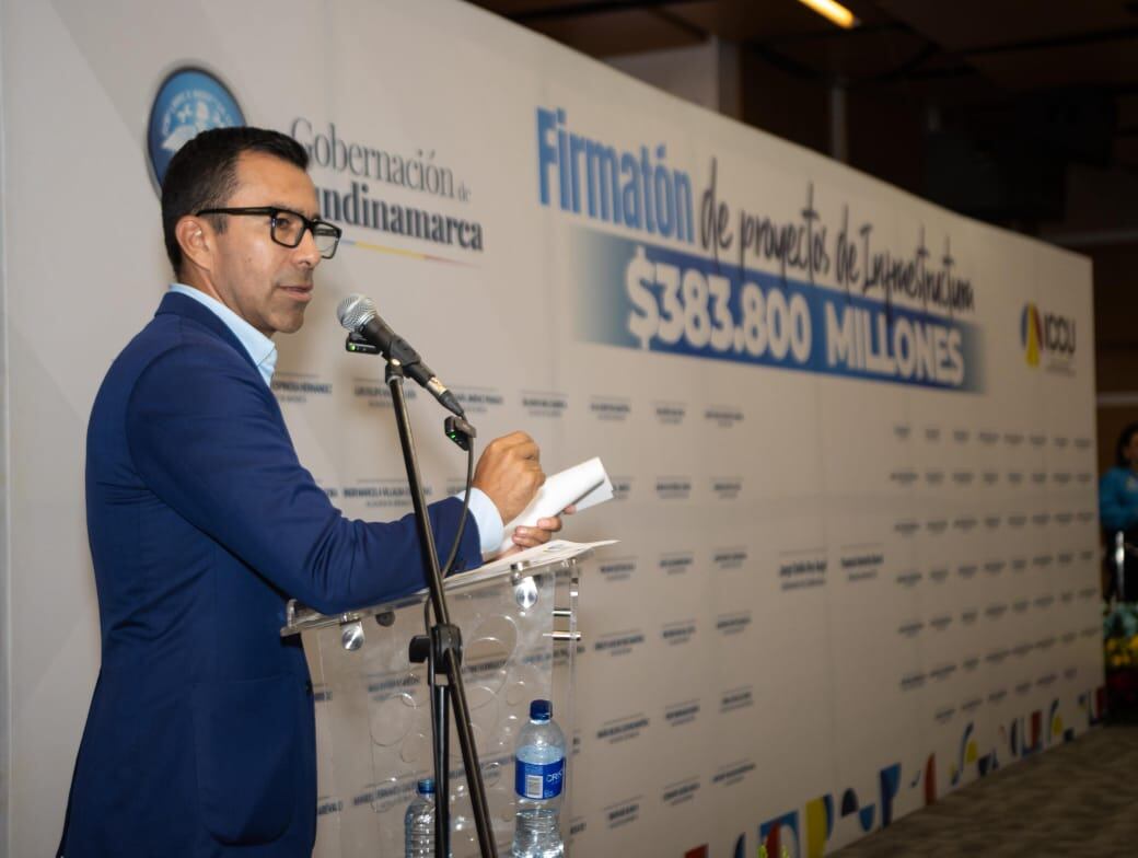 Firmatón de 431convenios con 102 municipios.