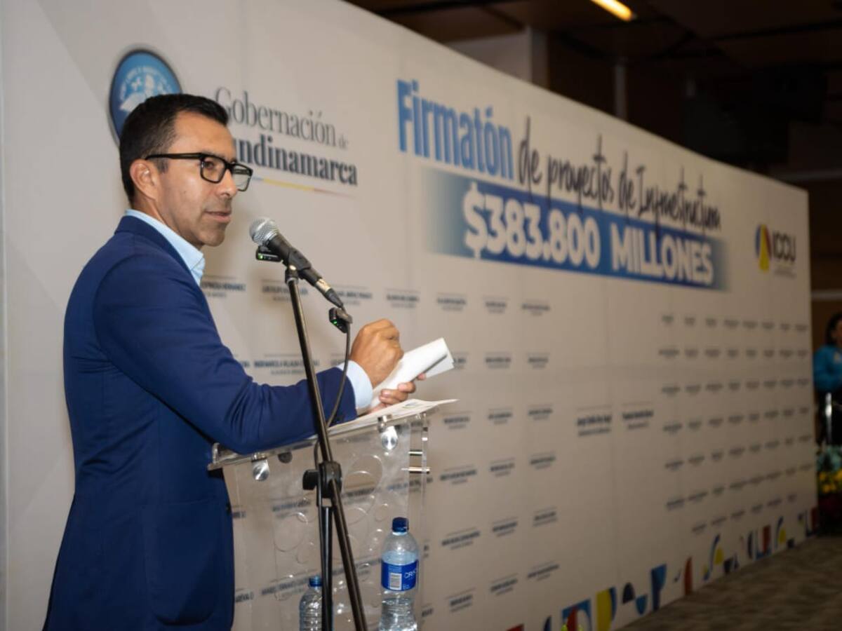 La Gobernación de Cundinamarca firmó más de 400 convenios en 102 municipios