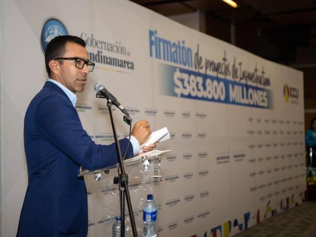 Firmatón de 431convenios con 102 municipios.