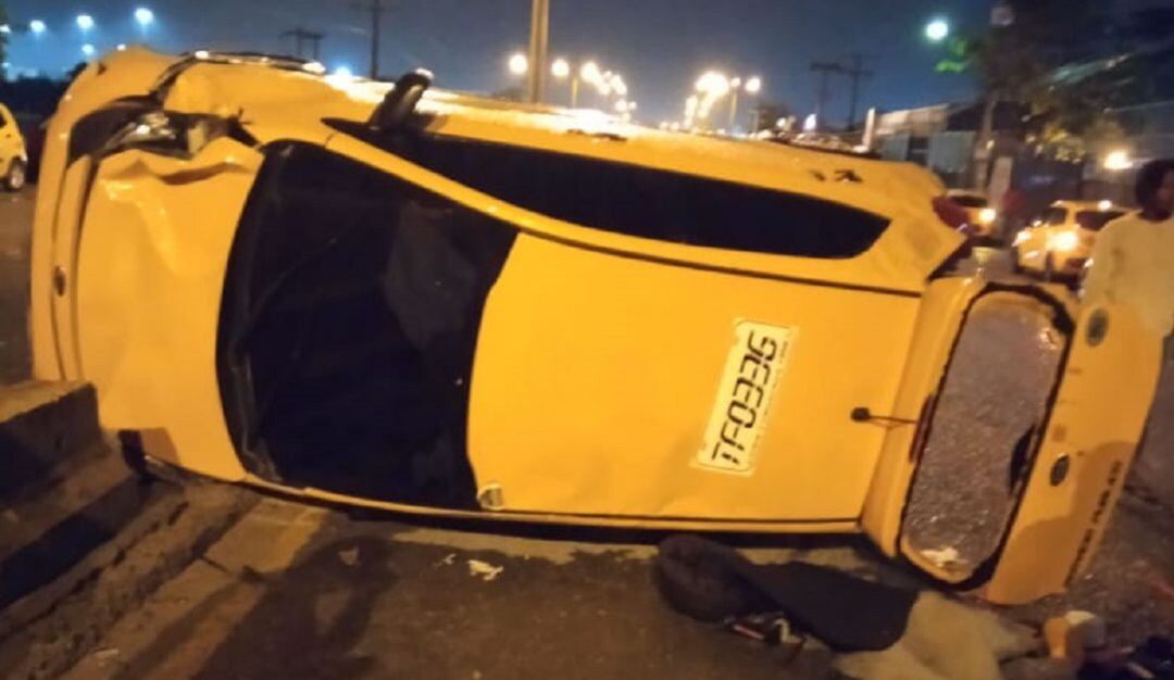 La Policía reportó la aprehensión de una adolescente y adelanta operativos para encontrar a un hombre, quien le habría disparado al conductor