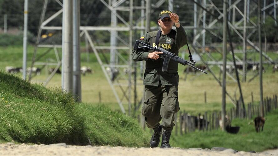 La comunidad vive con miedo de quedar en medio de un ataque o una confrontación armada en contra de las instalaciones de la policía. Foto: Getty Images