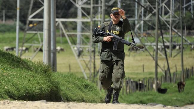 La comunidad vive con miedo de quedar en medio de un ataque o una confrontación armada en contra de las instalaciones de la policía. Foto: Getty Images