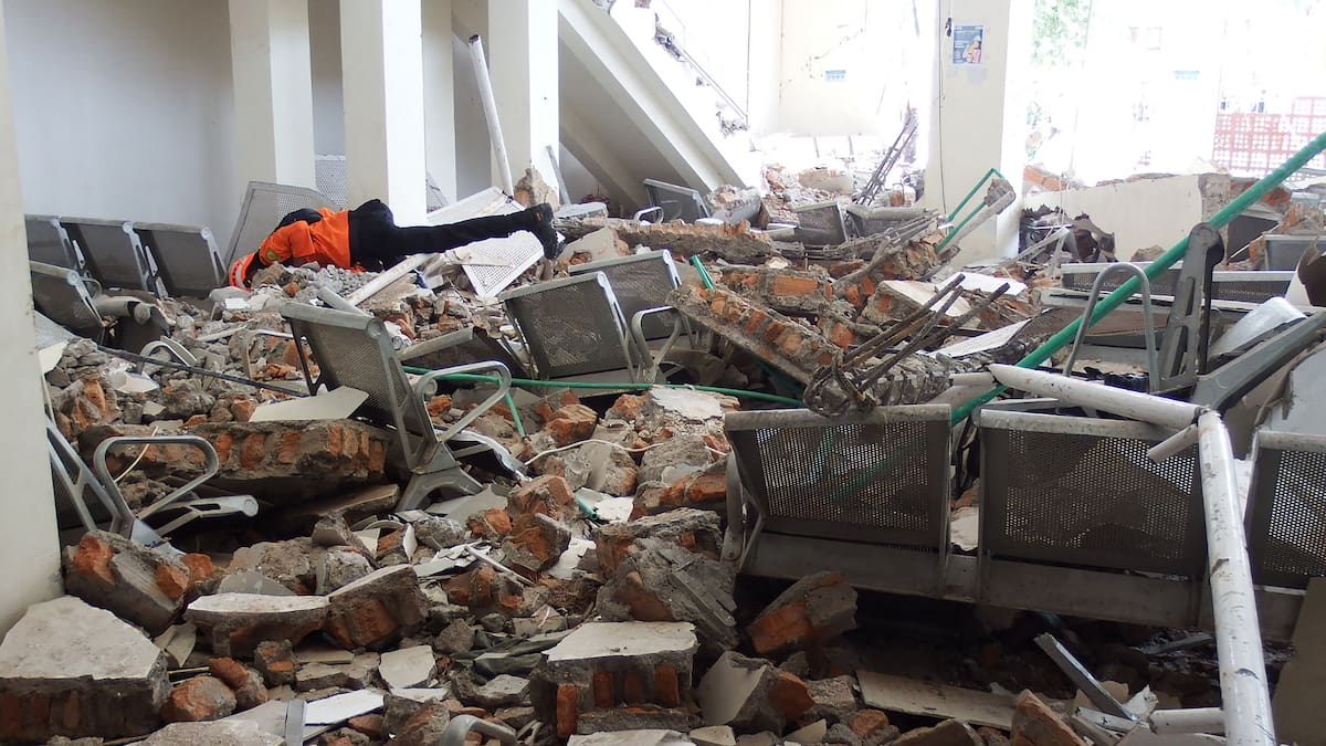Sube a 40 la cifra de muertos tras terremoto de magnitud 7,7 en Indonesia