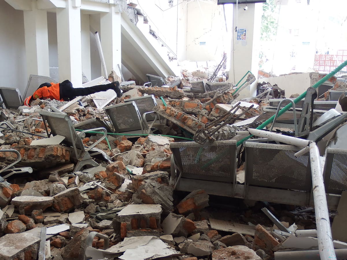 Sube a 40 la cifra de muertos tras terremoto de magnitud 7,7 en Indonesia