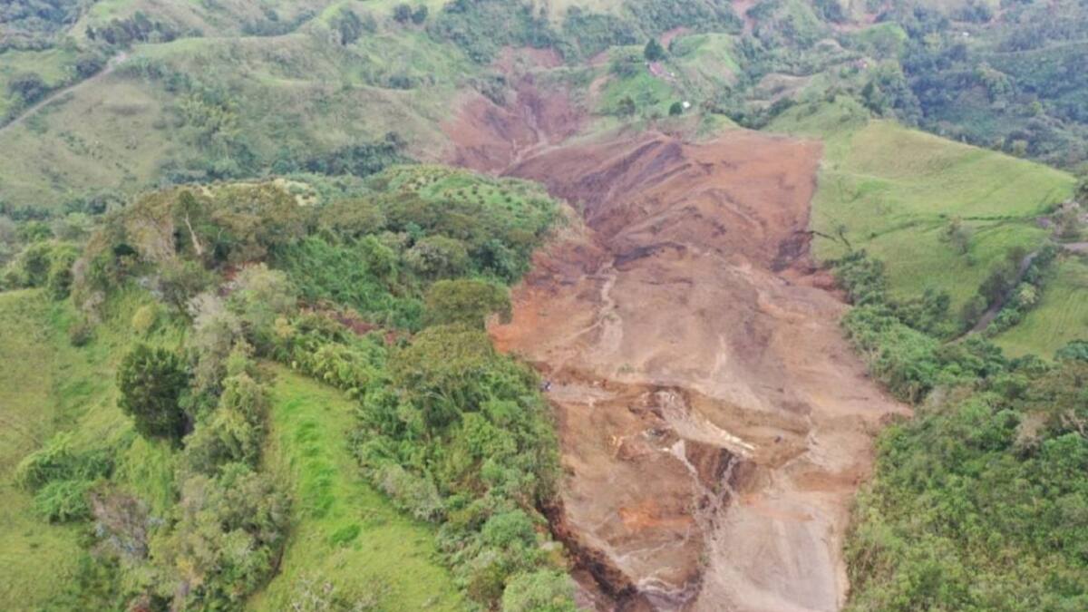 Una persona estaría atrapada en derrumbe de Marulanda