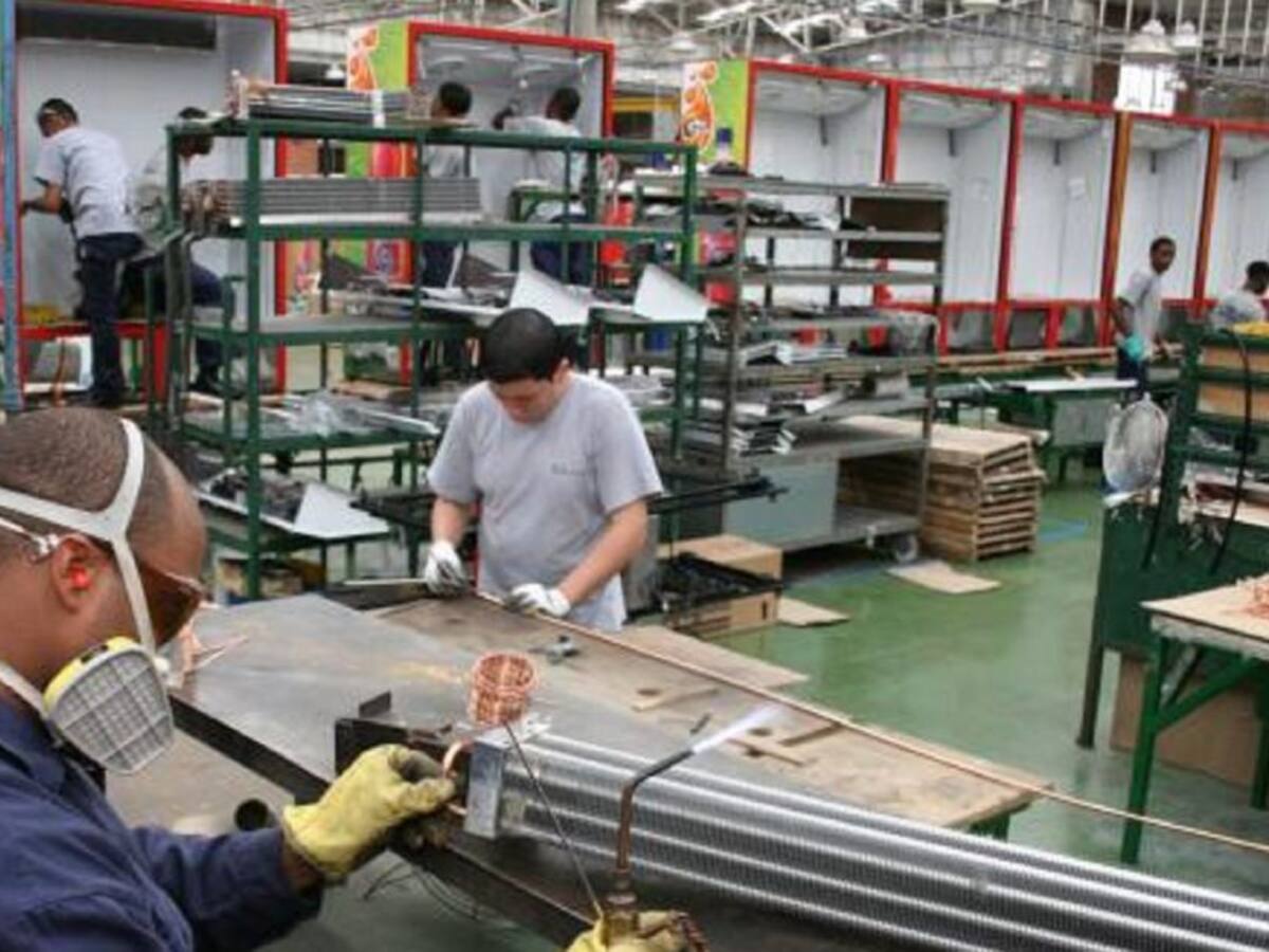 "Fijación del nuevo salario mínimo es miserable": CUT Valle