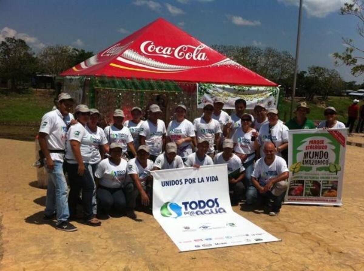 Presentes patrocinadores y colaboradores.