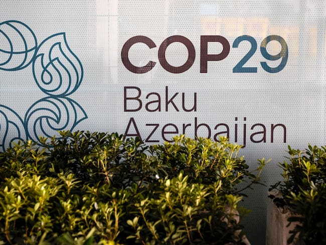 Baku (Azerbaijan), 20/11/2024.- An installation with the COP29 logo is on display near the venue of the United Nations Climate Change Conference COP29 in Baku, Azerbaijan, 20 November 2024. The Azerbaijani capital of Baku hosts the 2024 United Nations Climate Change Conference (COP29) from 11 to 22 November 2024. (Azerbaiyán) EFE/EPA/ANATOLY MALTSEV