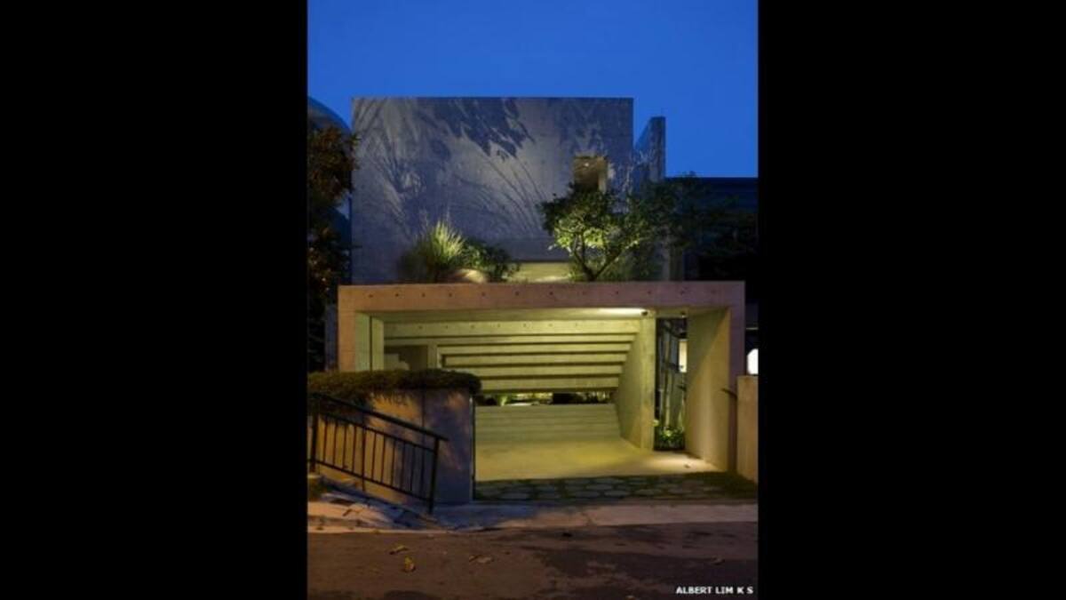 El ganador en la categoría de Villa fue Namly House, en Singapur, diseñada por Chang Architects. La indicación que le dieron al arquitecto fue construir una casa tropical de hormigón armado, con una terraza donde se pueda descansar y contemplar el paisaje.