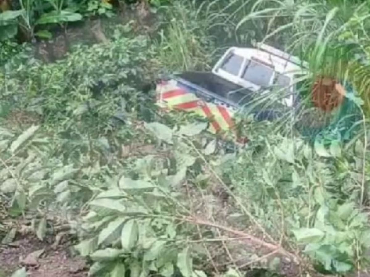 En Caldas, 4 policías resultaron heridos tras rodar la camioneta en la que se movilizaban