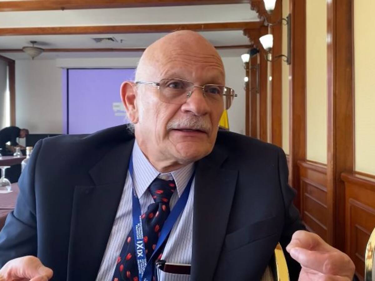 El director del INVIMA, Francisco Rossi, responde al desabastecimiento de medicamentos