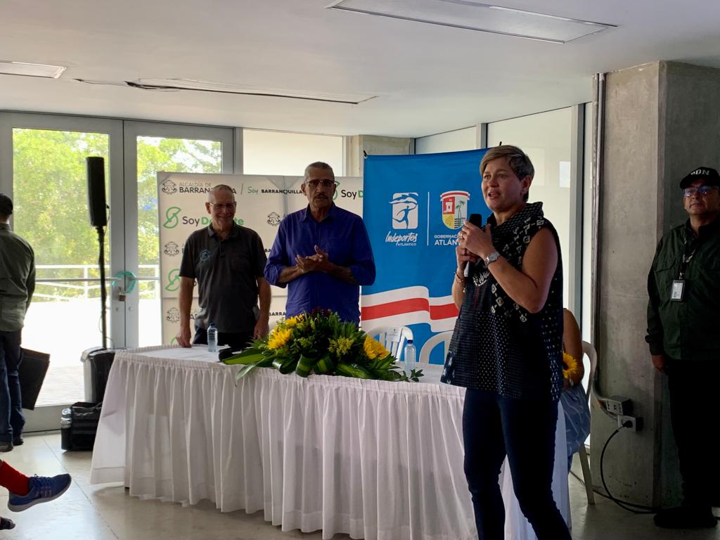 Primera dama Verónica Alcocer durante el lanzamiento de la selección Colombia femenina de fútbol de amputados en Barranquilla./ Caracol Radio