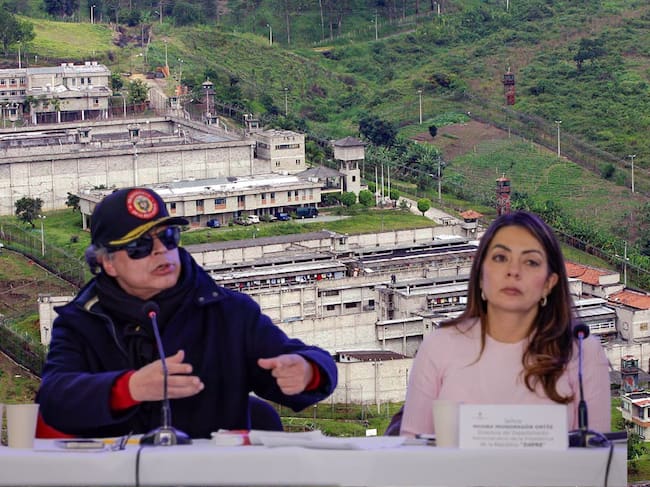 Imagen de referencia. Cárcel de Itagüí: Colprensa / Gustavo Petro en Consejo de Ministros: Presidencia.