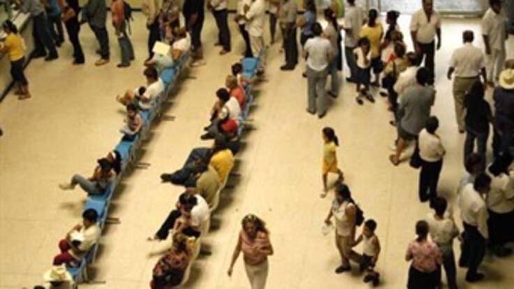 Secretaría de Salud de Bogotá ordena eliminación inmediata de filas para pedir citas médicas