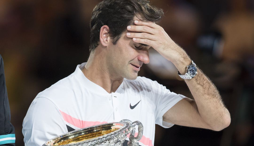 Roger Federer llora tras alcanzar el que es hasta la fecha su último Grand Slam, el Abierto de Australia en 2018.