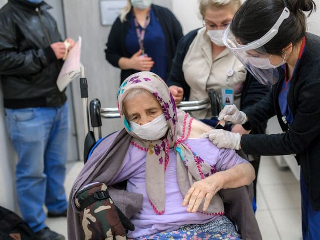 Vacunación de adultos mayores en Turquía