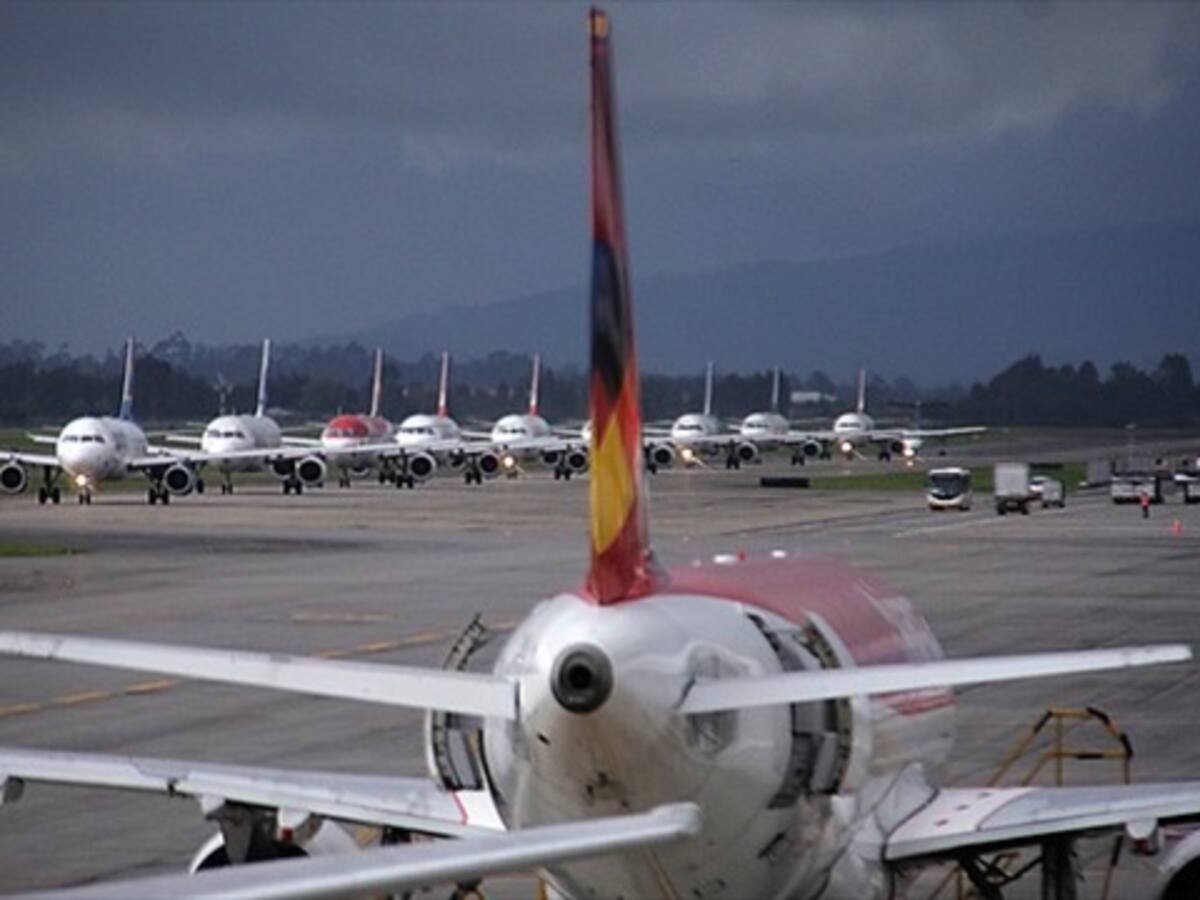 Avanza normalización del aeropuerto El Dorado luego de cierre de una pista