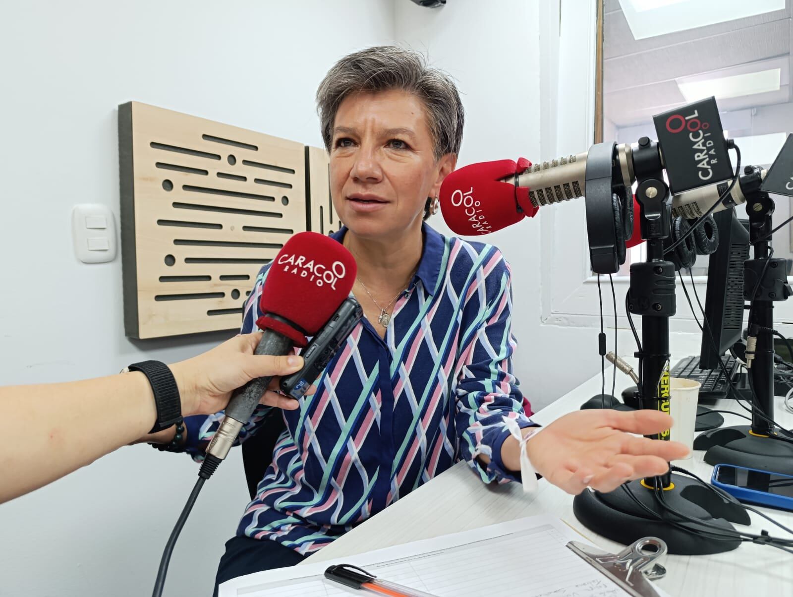 Claudia López, precandidata presidencial de visita en Manizales.