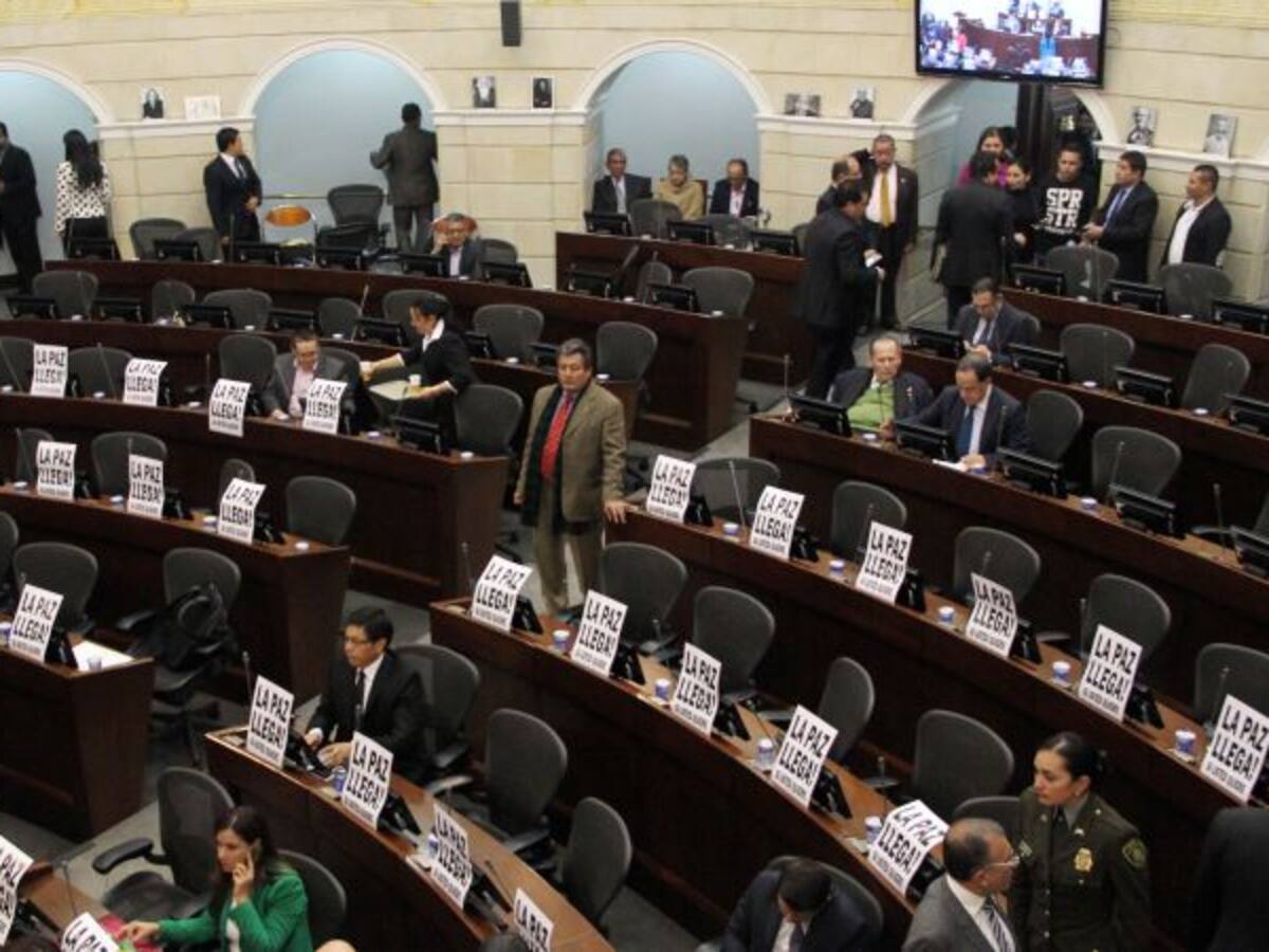 Piden al uribismo respetar reserva de la comisión de inteligencia