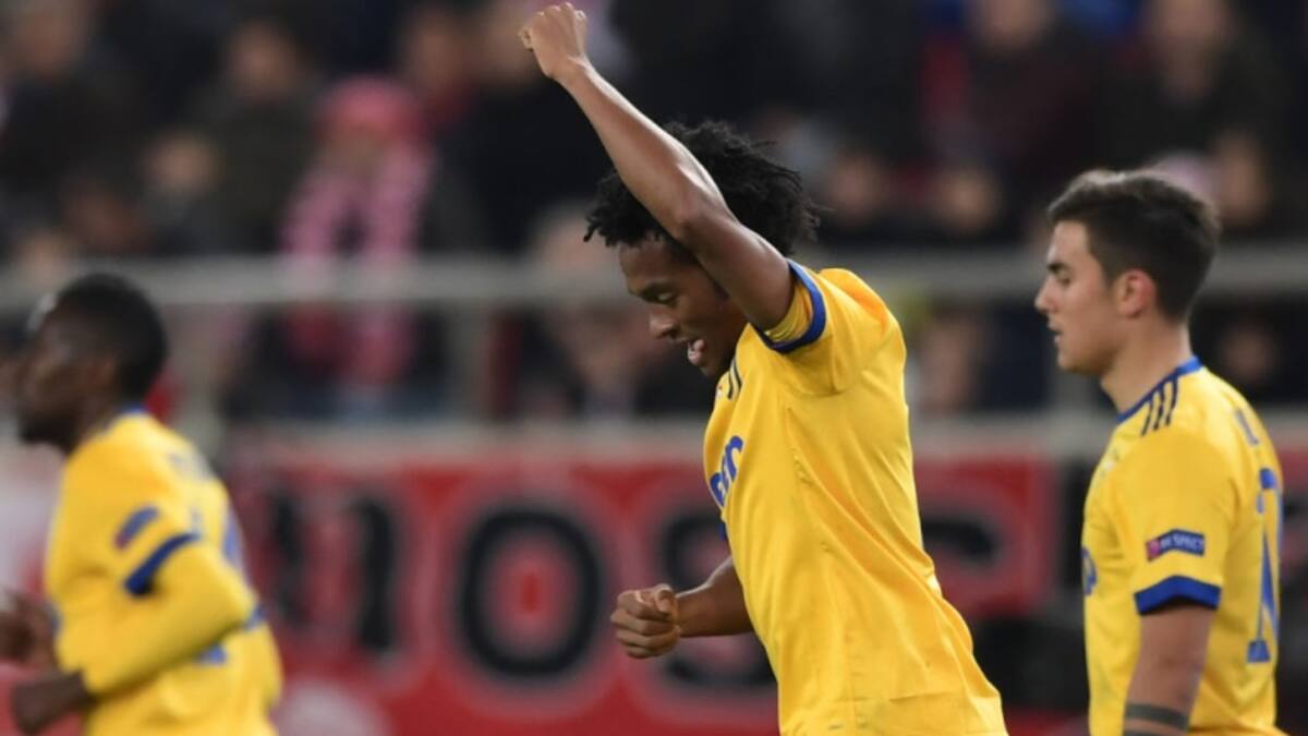 Cuadrado marca en la victoria de la Juventus en Liga de Campeones