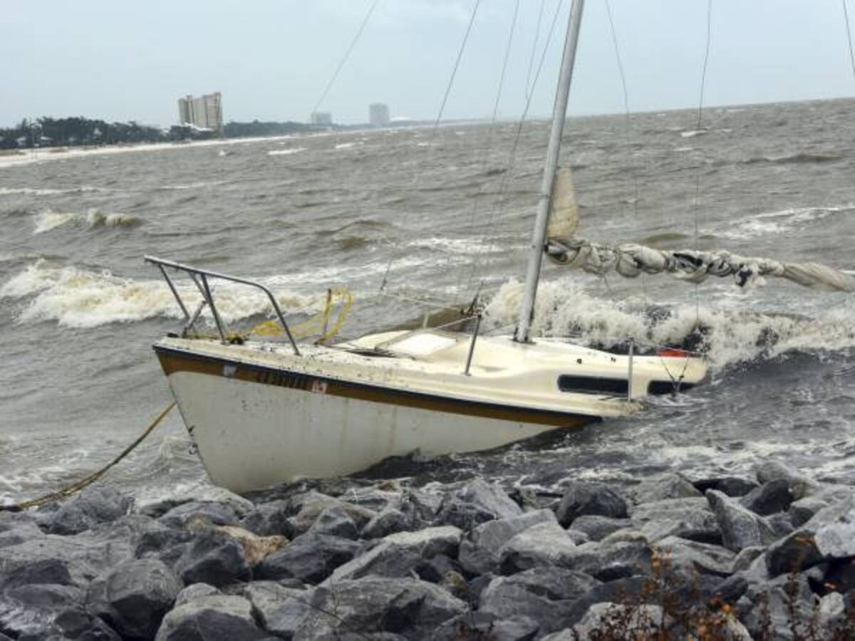Tormenta tropical Nate se debilita, pero anega sur de EE.UU.