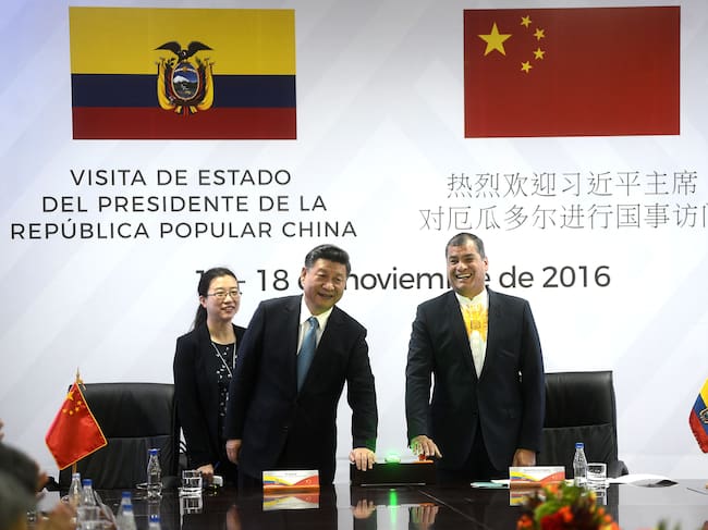 El expresidente de Ecuador, Rafael Correa, junto con su homólogo chino, Xi Jinping.
(Foto: Javier Cano / ACGEcuador/NurPhoto via Getty Images)
