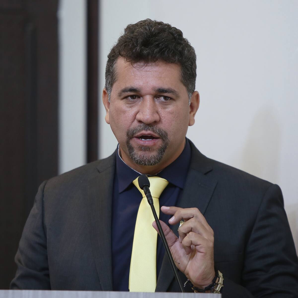 Opinómetro: 40% de colombianos cree que León Fredy Muñoz no debe permanecer como embajador