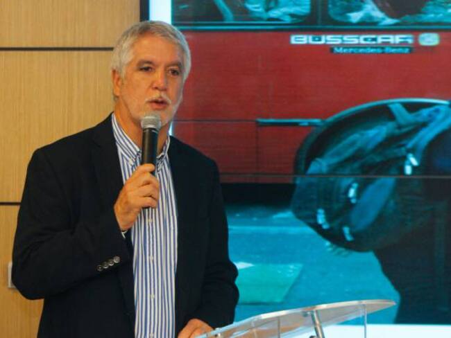 Advierten supuestos intereses de Peñalosa en la difusión de Transmilenio en otras ciudades