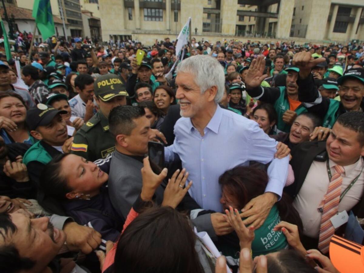 Peñalosa se compromete a mejorar las condiciones laborales de los recicladores