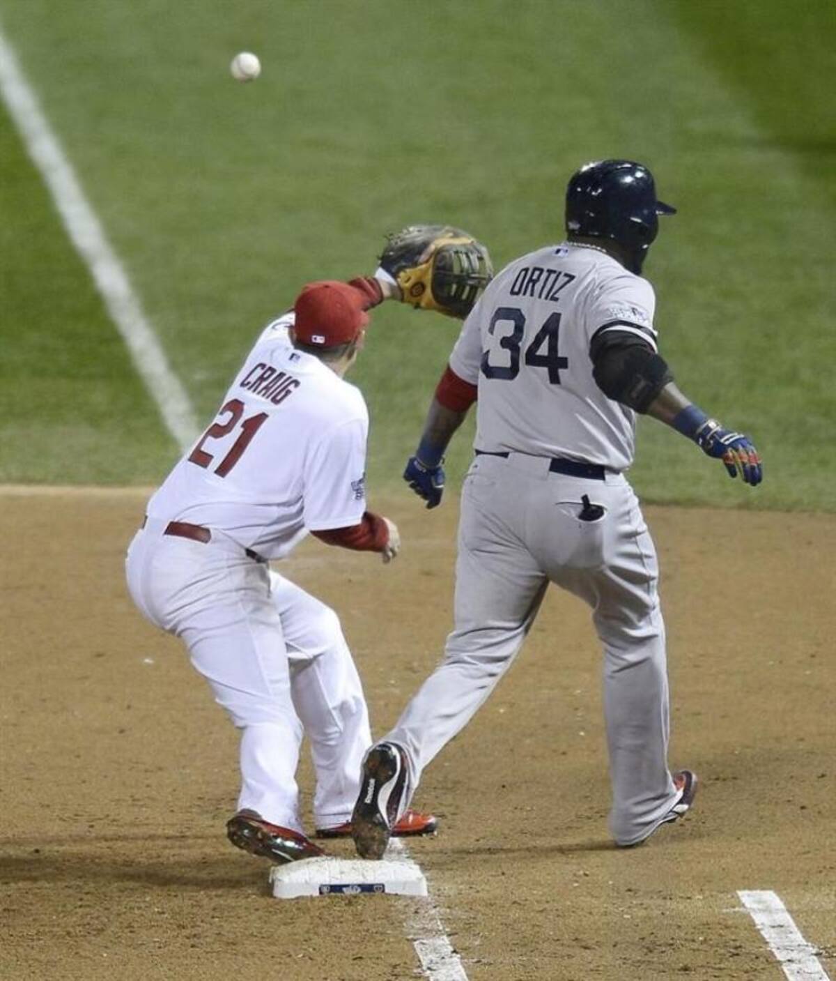 En el quinto juego derrotó a San Luis 3-1 en el Bush Stadium de los Cardenales, para poner la serie 3-2 a favor y continuar la serie en su patio, donde espera sellar el título de la Serie Mundial.