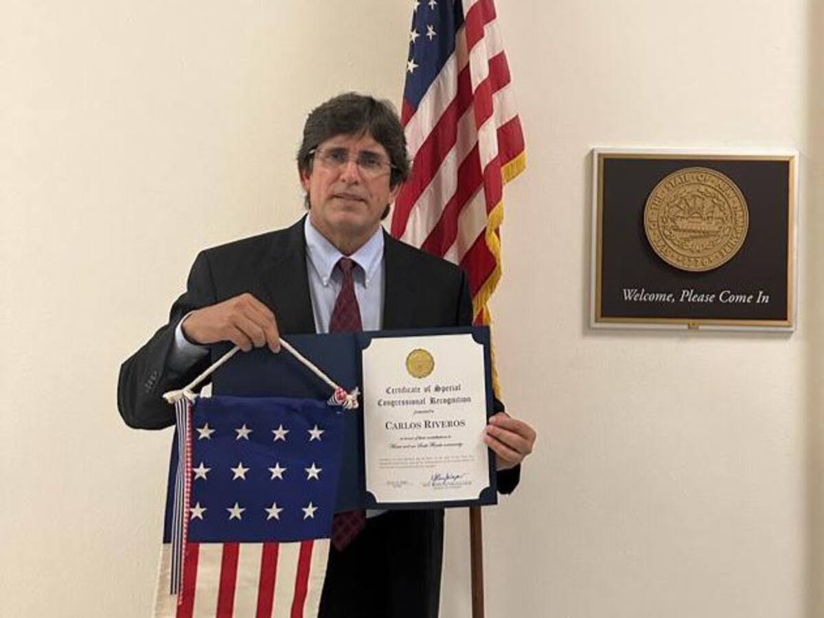 Médico Carlos Riveros recibió reconocimiento en Congreso de los Estados Unidos