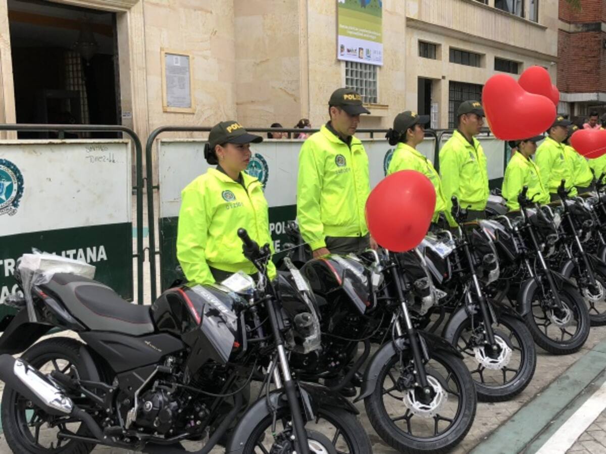 Alcaldía de Ibagué hizo entrega de motos a la Policía