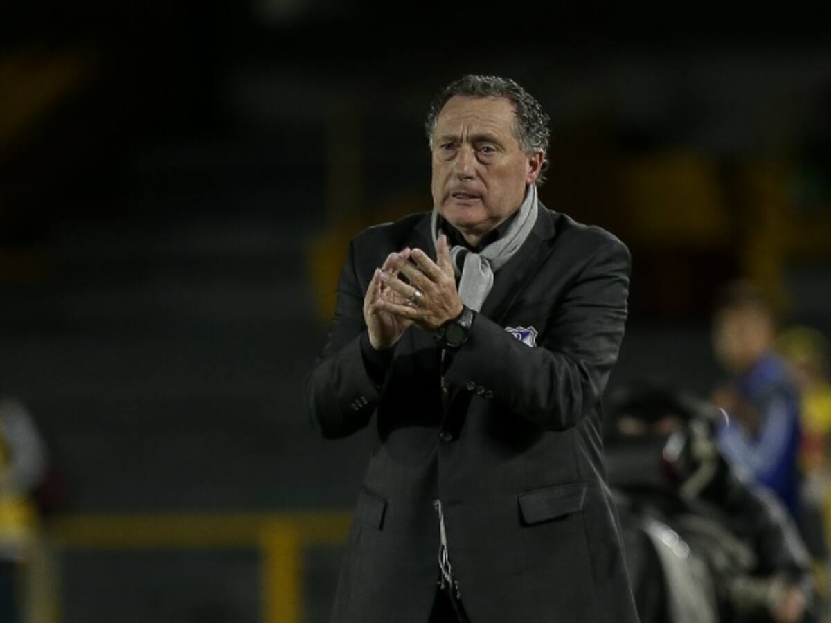 Es muy difícil jugar al fútbol con tantos errores arbitrales: Rubén Israel
