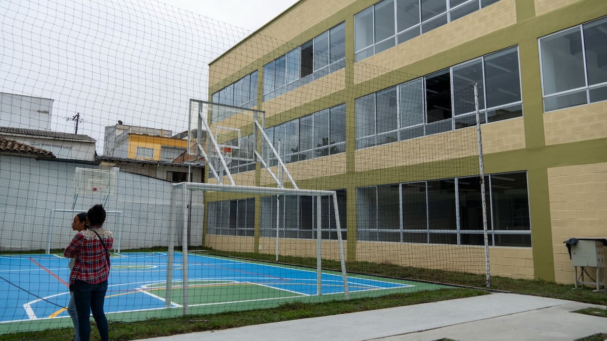 Fueron entregados dos megacolegios en Risaralda