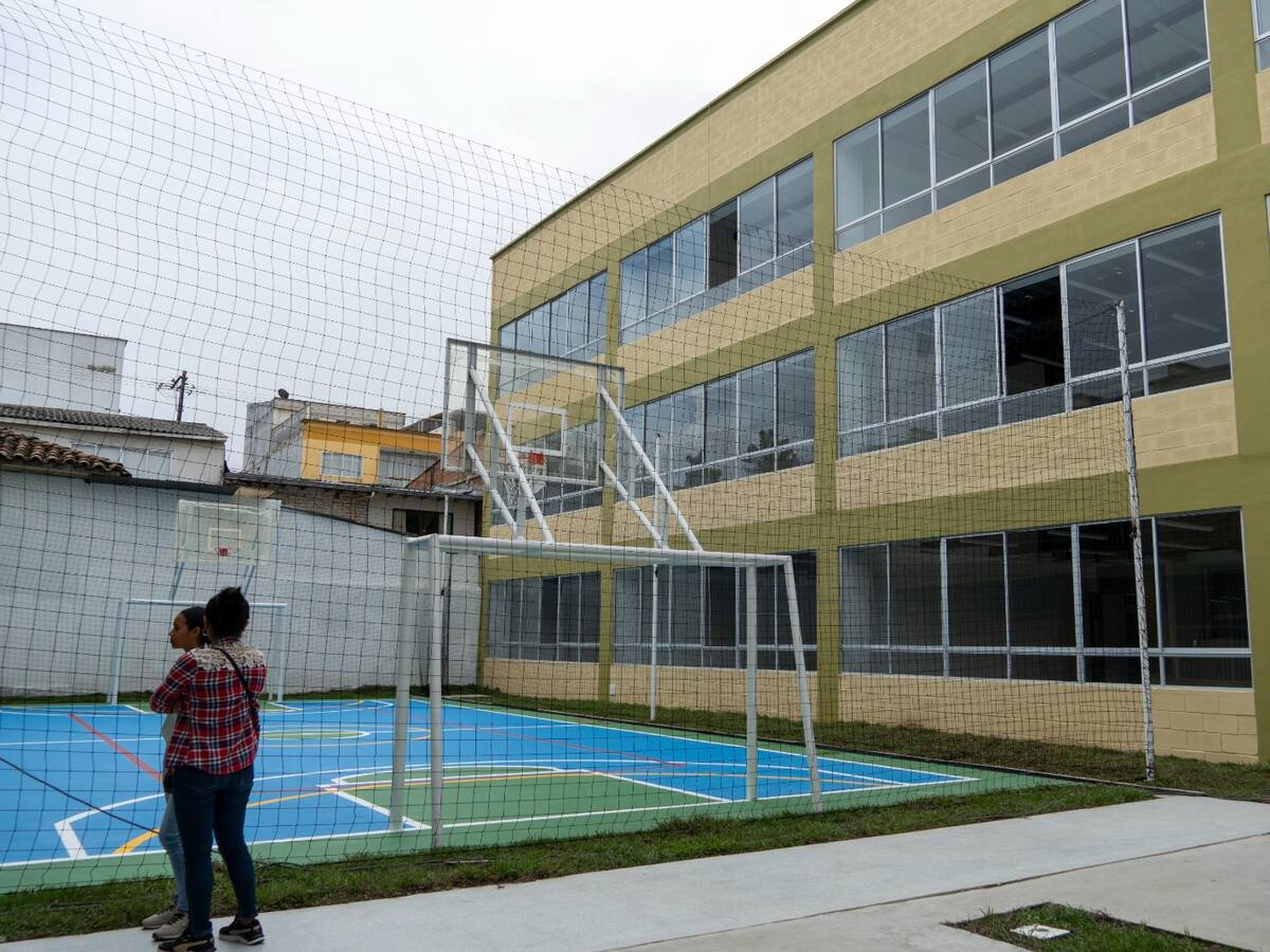 Fueron entregados dos megacolegios en Risaralda