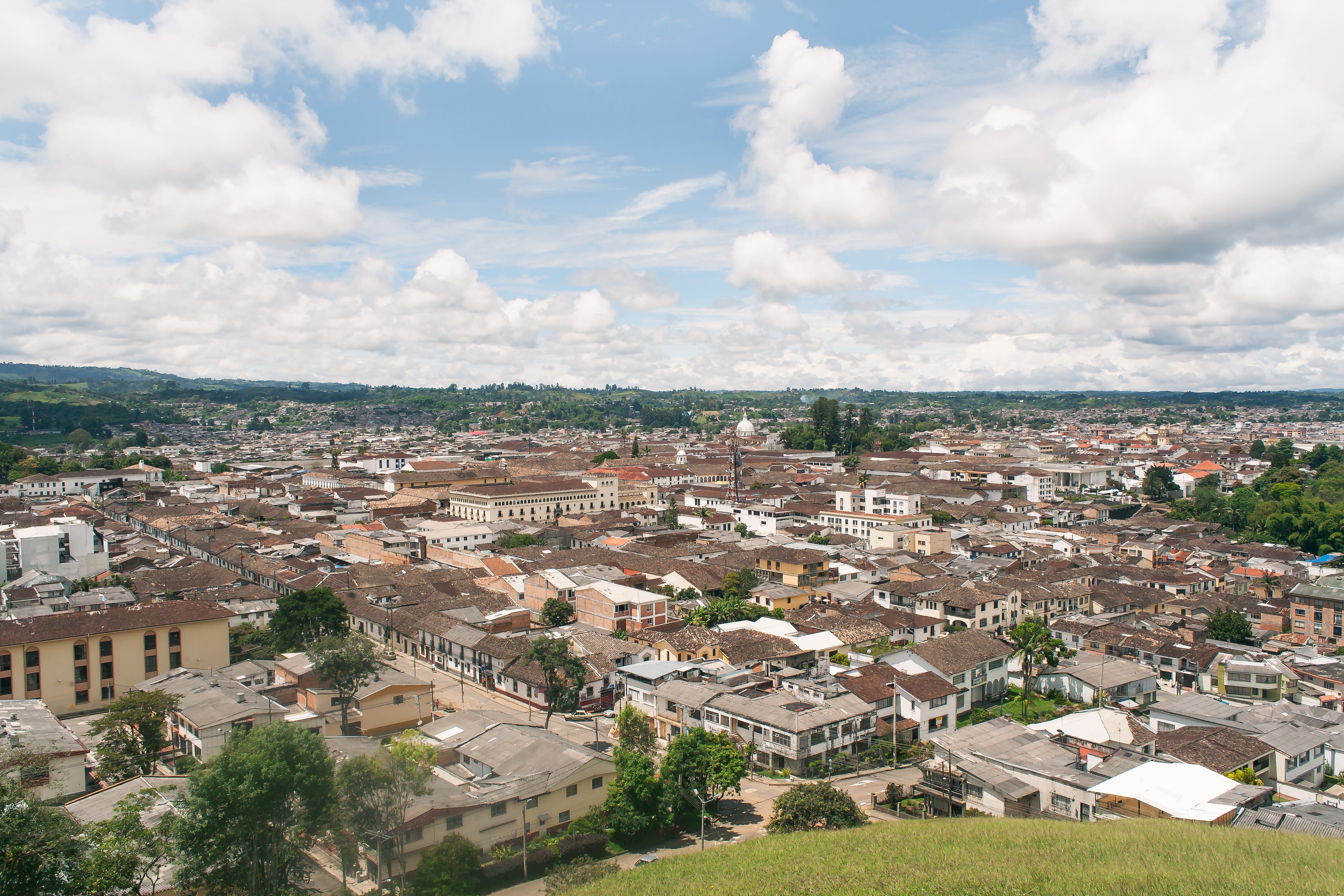 Popayán, la capital del Cauca, se destaca como el principal centro comercial y de servicios, aportando el 28.3% del PIB departamental. | Foto: Getty Images