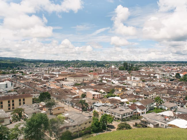 Popayán, la capital del Cauca, se destaca como el principal centro comercial y de servicios, aportando el 28.3% del PIB departamental. | Foto: Getty Images