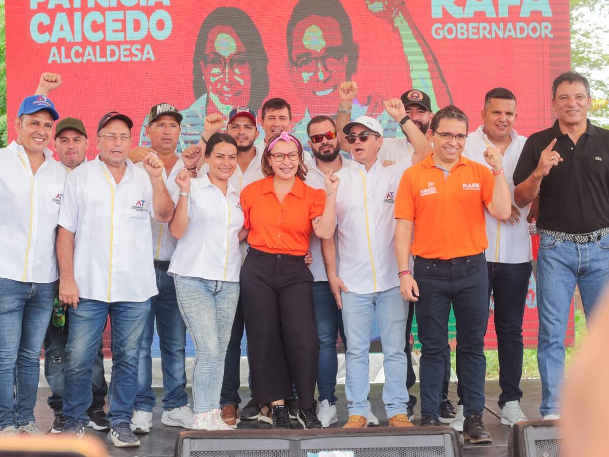Rafael Martínez y Patricia Caicedo anuncian proyectos y programas para el gremio de taxis