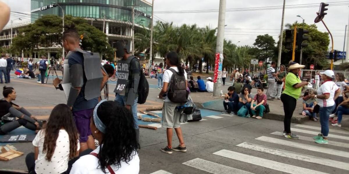 Bloqueo en la Carrera 100 con Calle 16 estación Universidades
