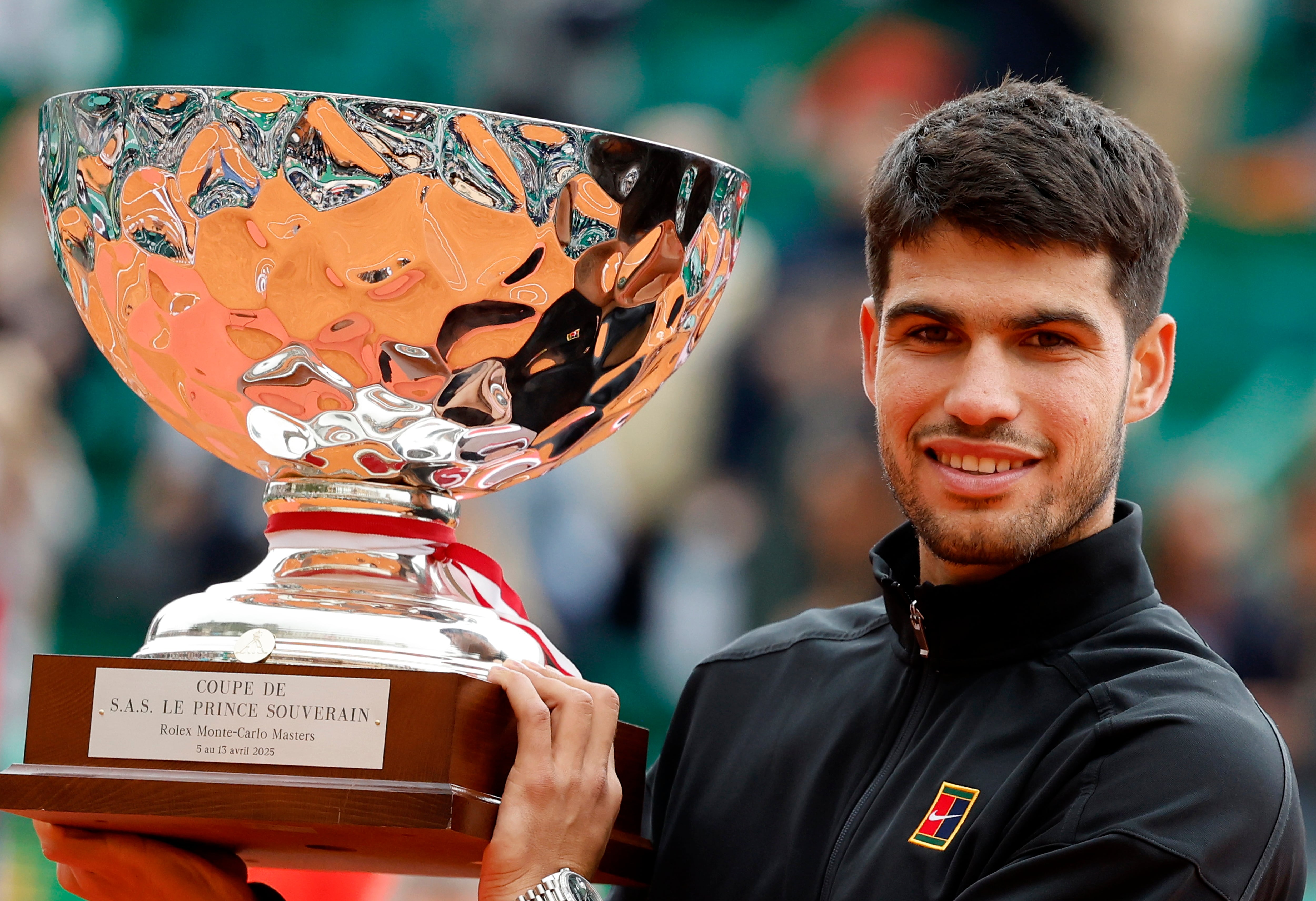 ROQUEBRUNE CAP MARTIN (France), 13/04/2025.- Carlos Alcaraz of Spain poses with his trophy after winning against Lorenzo Musetti of Italy in their final match of the Monte-Carlo Rolex Masters tournament in Roquebrune Cap Martin, France, 13 April 2025. (Tenis, Francia, Italia, España) EFE/EPA/SEBASTIEN NOGIER