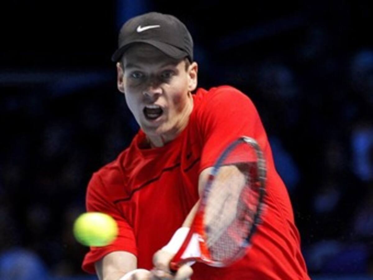 El checo Tomas Berdych consiguió su primera victoria en el Máster de Londres de tenis
